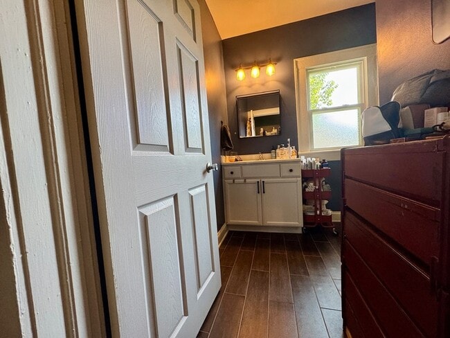 Building Photo - Renovated DTR Bungalow!