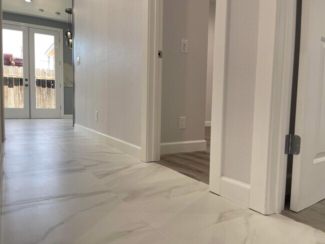 Building Photo - 15410 Firmona Ave