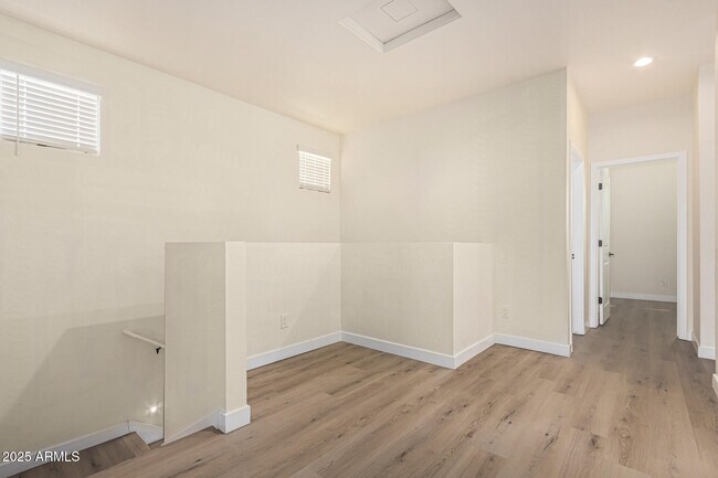 Building Photo - 133 W Latona Rd