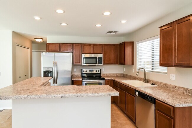 Building Photo - 2285 E Yavapai Ln