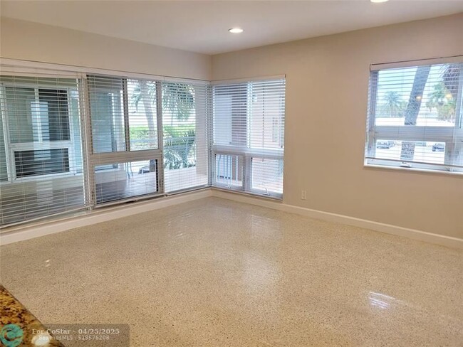 Building Photo - 711 Bayshore Dr