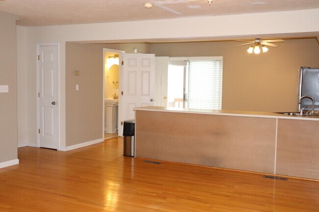 Building Photo - 2 bed/2.5 bath Townhouse in Morgantown - A...