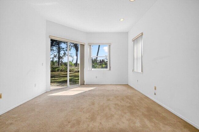 Building Photo - 2431 Westmont Dr