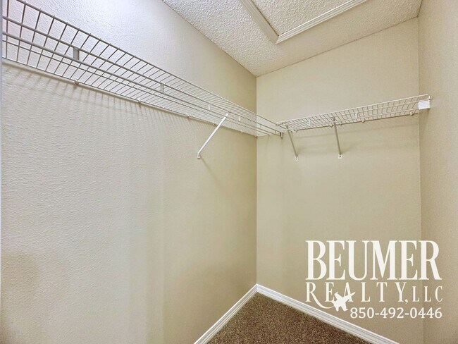 Building Photo - 3bd/2ba Home in Prime Location: Near Base, Close to Beaches!