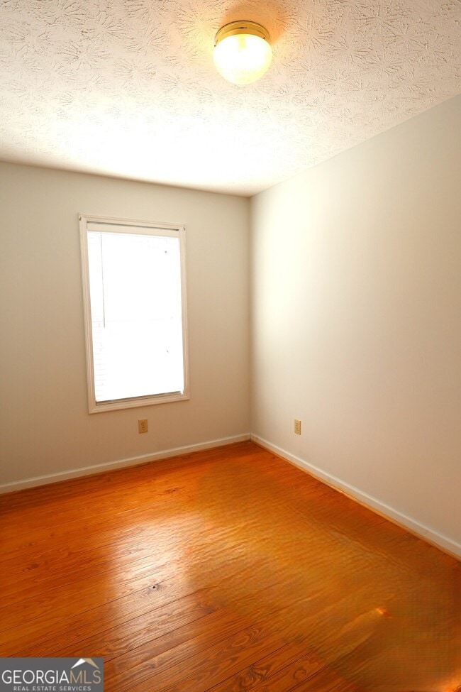 Building Photo - 217 Mountain View St