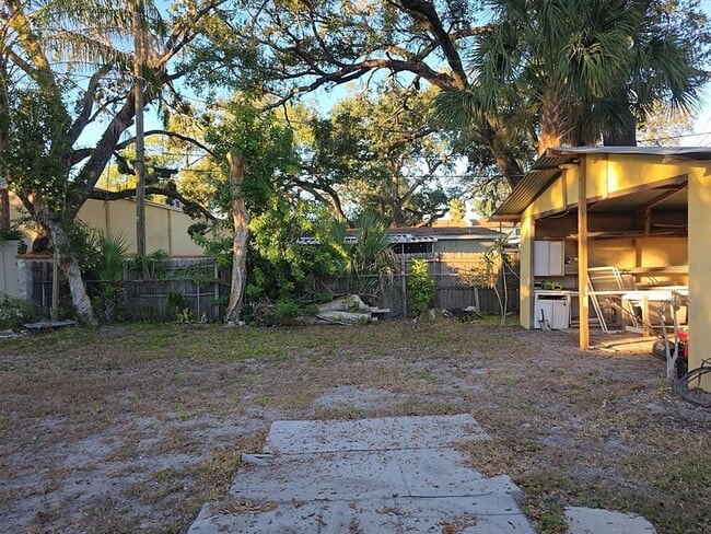 Building Photo - 4713 W El Prado Blvd