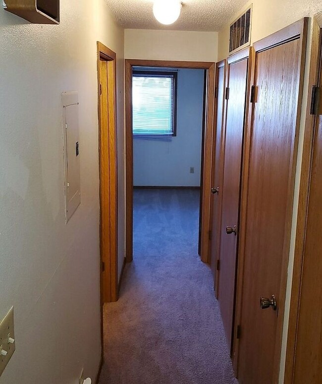 Building Photo - $875 | 1 Bedroom, 1 Bathroom Condo | No Pe...