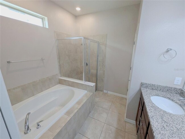 Building Photo - 18810 Birchwood Groves Dr
