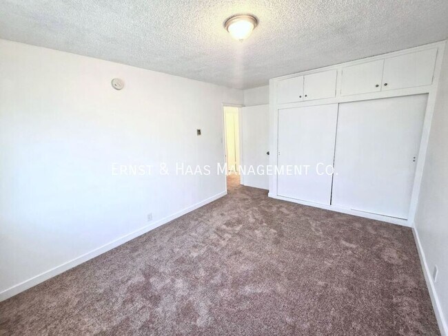 Building Photo - 240 E Burnett St