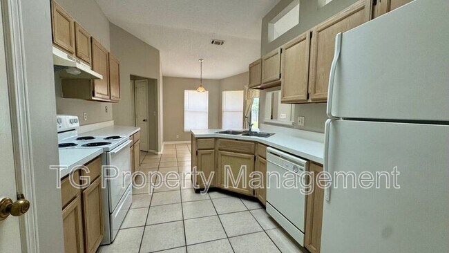 Building Photo - 8943 Country Bend Cir N
