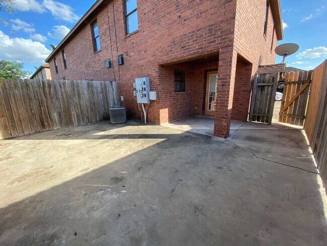 Building Photo - 1306 W Fig Ave