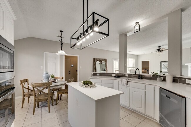 Building Photo - 5509 Fruitwood Dr