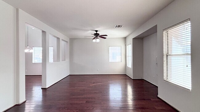 Building Photo - 2-story home with a Beautiful Sparkling Pool! Great floor plan!