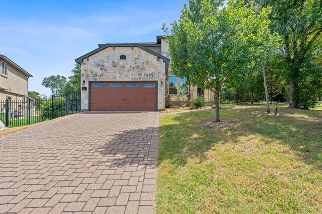 Building Photo - 307 Parkside Dr