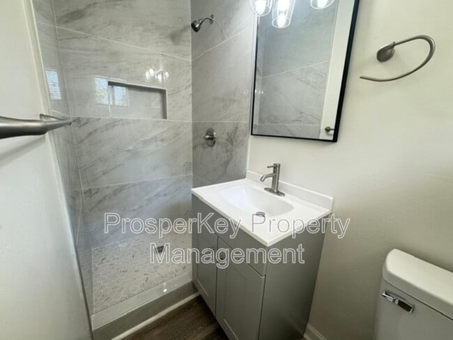 Building Photo - 5004 Kingston Dr