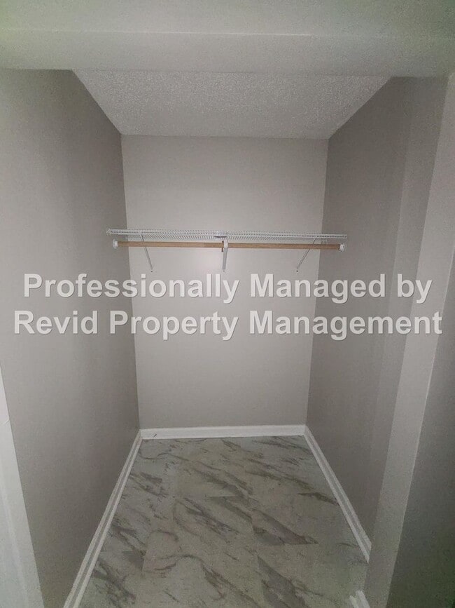 Building Photo - 4989 Wilburn Ave