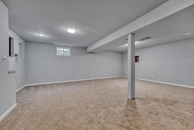 Building Photo - $3,600.00 - 4 Bedroom, 3.5 Bathroom, Singl...