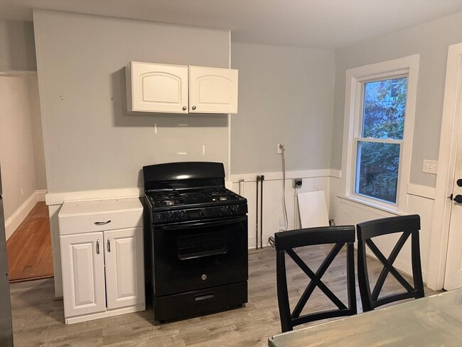 Building Photo - 10 Cushman St