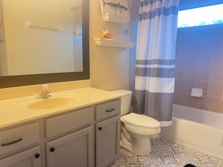 Building Photo - 8110 Bautista Way
