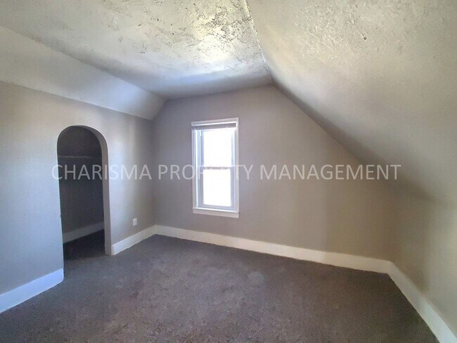 Building Photo - T and L Investments - 641 Praire Duplex