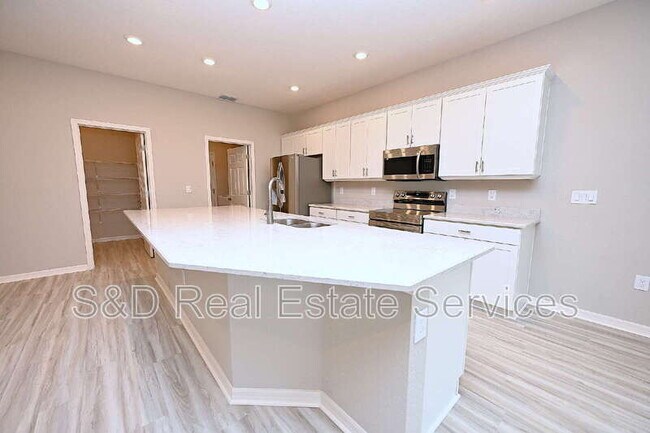 Building Photo - 1731 Oceania Ave