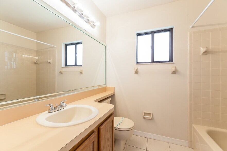 Building Photo - 1011 Manigan Ave