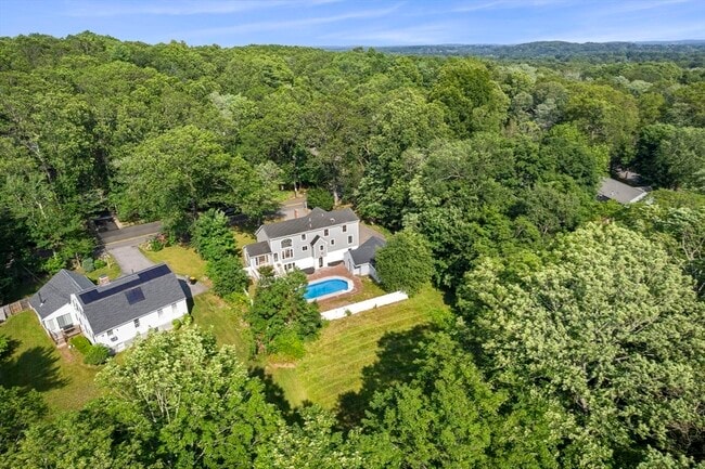 Building Photo - 576 Grove St