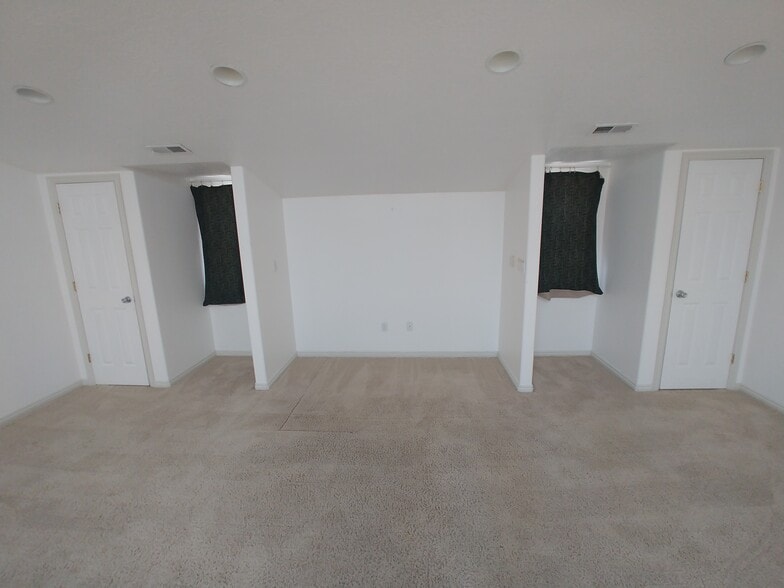 Building Photo - 936 Meadowbrook Dr