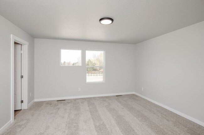 Building Photo - Now Leasing! Fantastic Location, Community...
