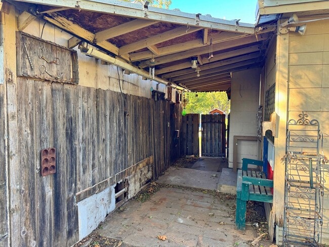 Building Photo - Quiet, 2 Bed 1 Bath Home In Burkburnett