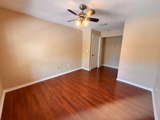 Building Photo - 266 River Bluff Ln