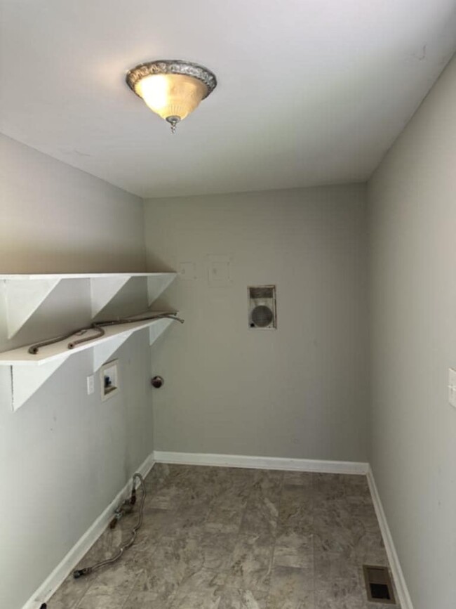 Laundry hook up - 5822 Craftsbury Dr