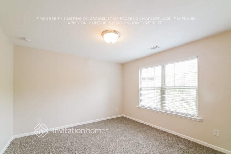 Building Photo - 3800 Aspen Springs