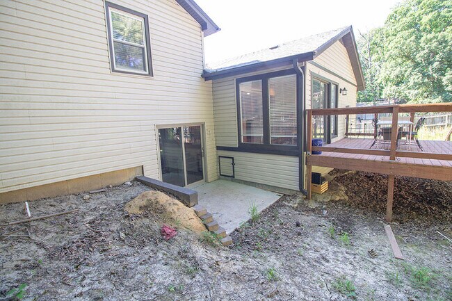 Building Photo - 3104 Oak Lawn Dr