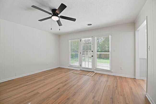 Building Photo - 2117 Semmes Dr