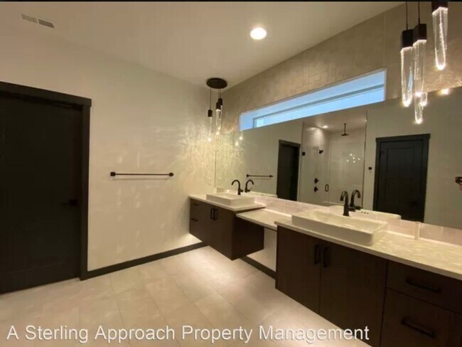 Building Photo - Close to Micron! Luxury Town Home With Two...
