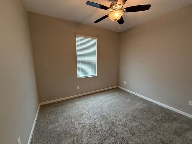 Building Photo - 4/3 Clermont Spacious Home