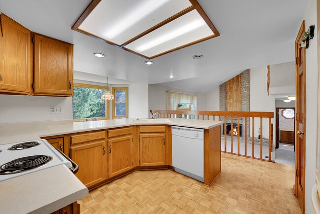 Building Photo - 7 Boxwood