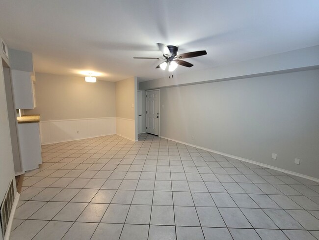 Building Photo - 219 W Silver Sands Dr