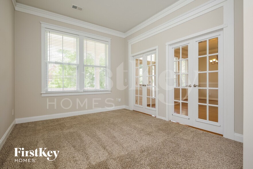 Building Photo - 228 Silverwood Ln