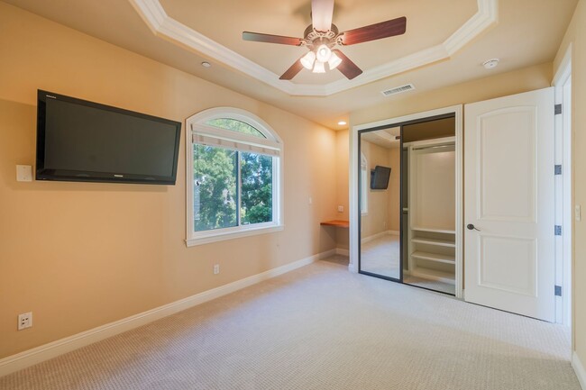 Building Photo - Luxury Detached Townhome in Redondo Beach