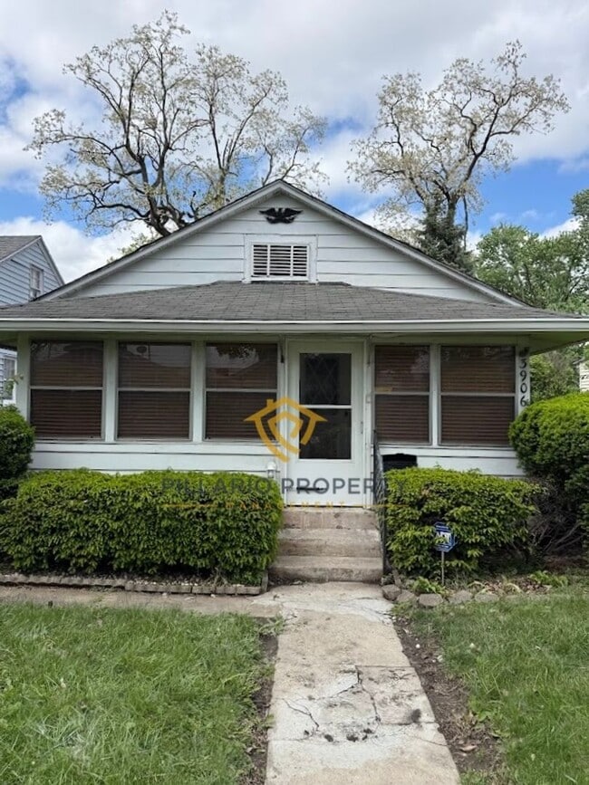 Building Photo - **MOVE IN SPECIAL - Fully Renovated 2-Bedroom Home Near Christian Park Available NOW!