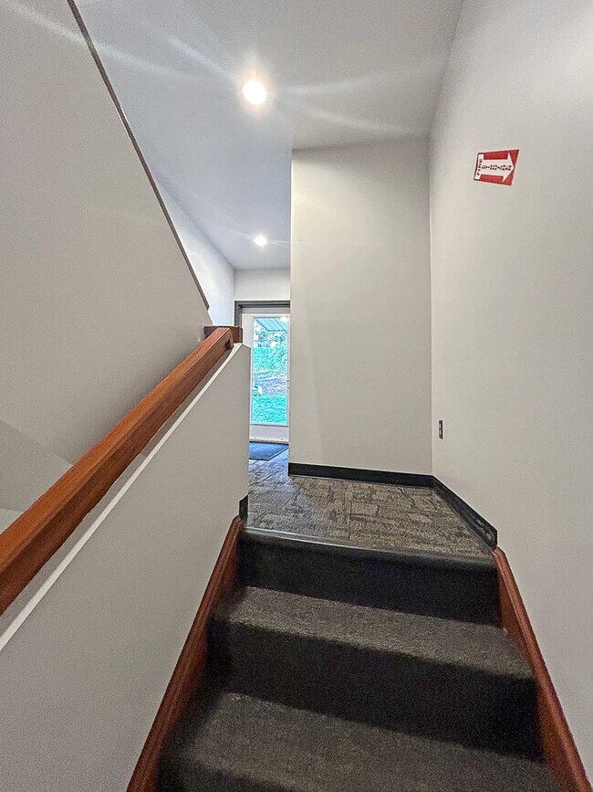 Building Photo - Welcome to this stunning 2-bedroom, 2-bath...