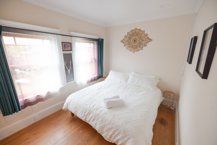 Building Photo - 3148 College Ave