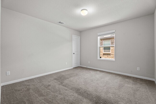 Building Photo - 1047 Raceland Rd