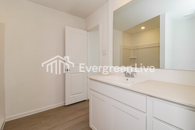 Building Photo - 245 Sycamore Pl