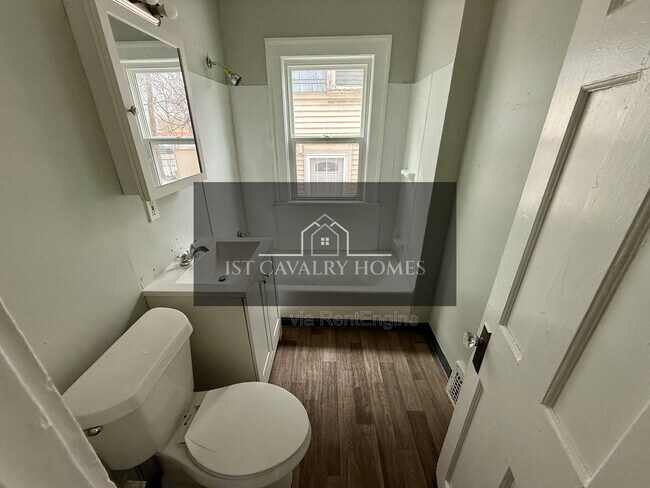 Building Photo - 9215 Yale Ave