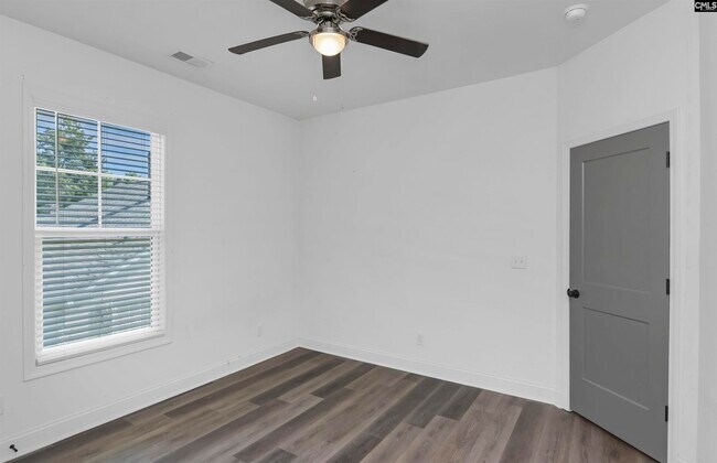 Building Photo - 2035 Rosewood Dr