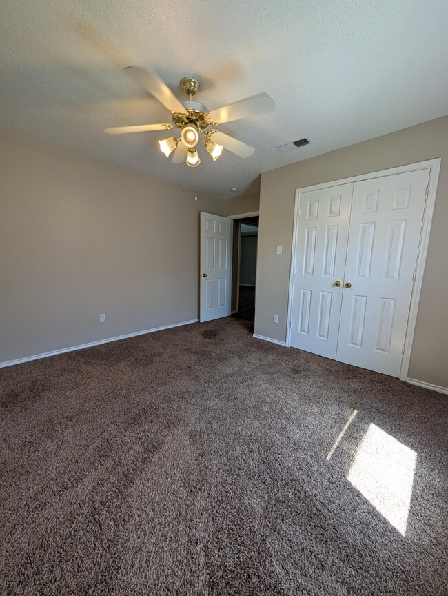 Building Photo - 10606 Belton Av.