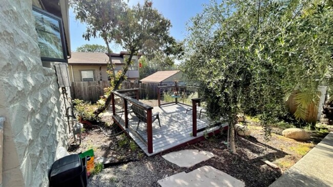 Building Photo - Extensively Renovated 3 Bedroom, 2 Bathroo...